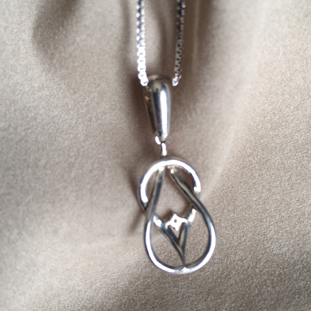 Silver Necklace with small Diamond - Picture 3 of 5